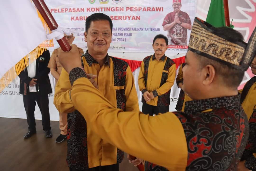 Pj Bupati Lepas Kontingen Pesparawi Kabupaten Seruyan