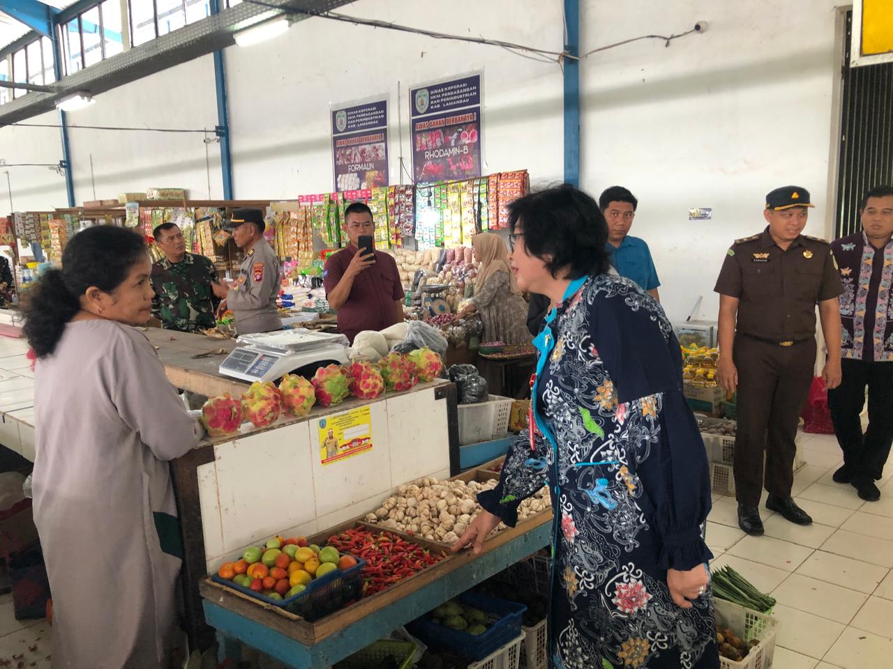 Pj Bupati Lamandau Respons Keluhan Pedagang Pasar Induk Nanga Bulik dengan Langkah Konkret