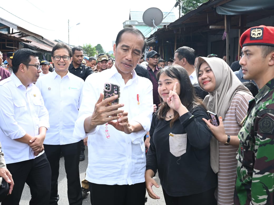 Cek Harga Pangan, Presiden Jokowi Kunjungi Pasar Tradisonal Kota Kasongan