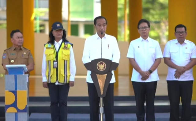 Presiden Joko Widodo Resmikan Bangunan Sarpras Pendidikan di Kalteng Presiden Joko Widodo Resmikan Bangunan Sarpras Pendidikan di Kalteng
