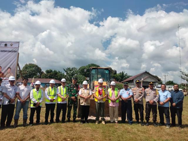 Pj Bupati Kobar Budi Santosa Buka Groundbreaking Pemeliharaan Infrastruktur Jalan melalui Program CSR Berkelanjutan 