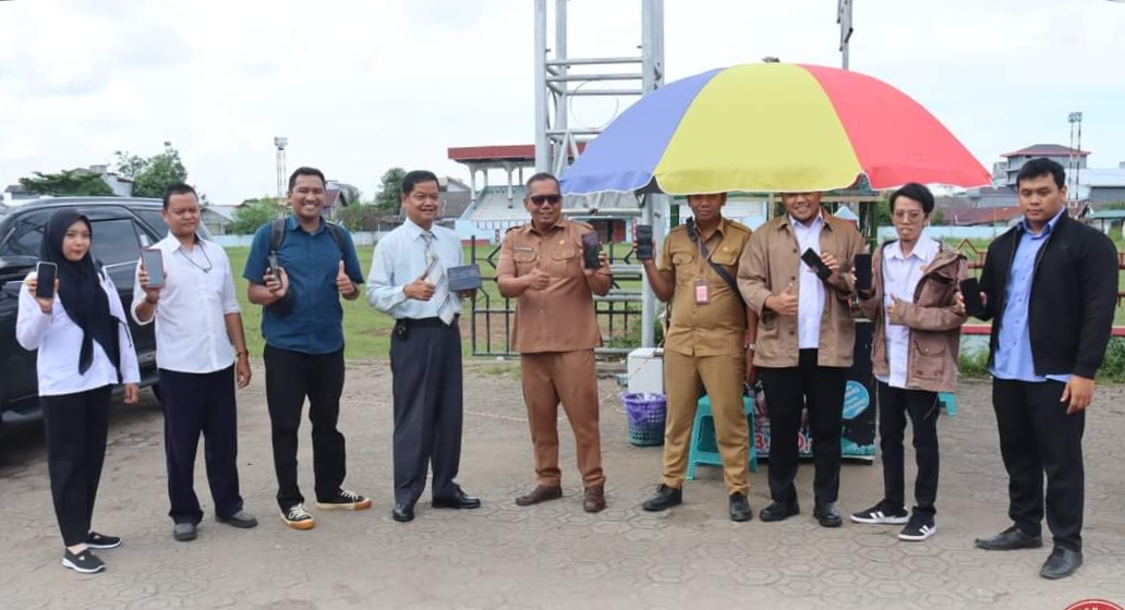 Pj Bupati Seruyan Jajal WiFi Gratis di Stadion Mini Gagah Lurus