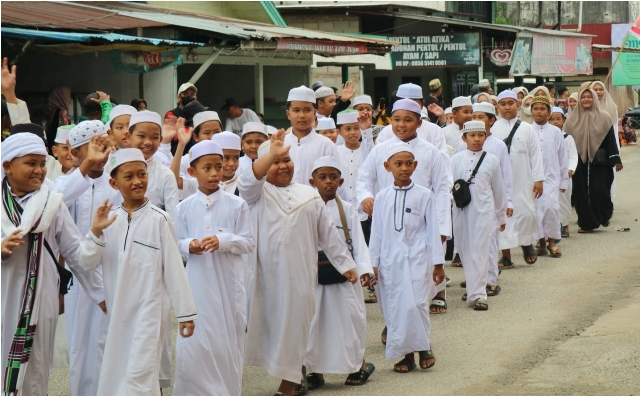 Pawai Taaruf  Tahun Baru Islam 1446 H di Kecamatan Mentaya Hilir Selatan Berlangsung Meriah, Diikuti Ratusan Kafilah MTQ ke-55