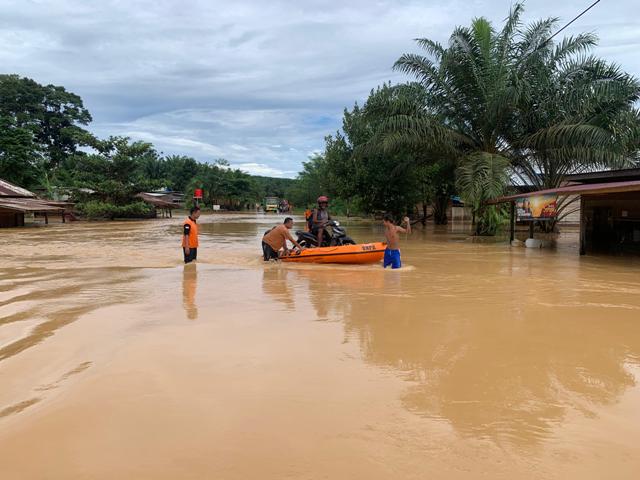 Jalan Kalteng-Kalbar Kembali Normal Setelah Lumpuh 18 Jam Akibat Banjir