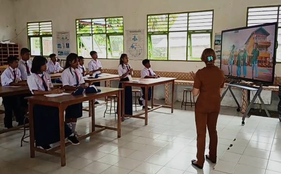 Pemprov Kalteng Salurkan Bantuan TV Interaktif ke SMP Kristen di Katingan Pemprov Kalteng Salurkan Bantuan TV Interaktif ke SMP Kristen di Katingan